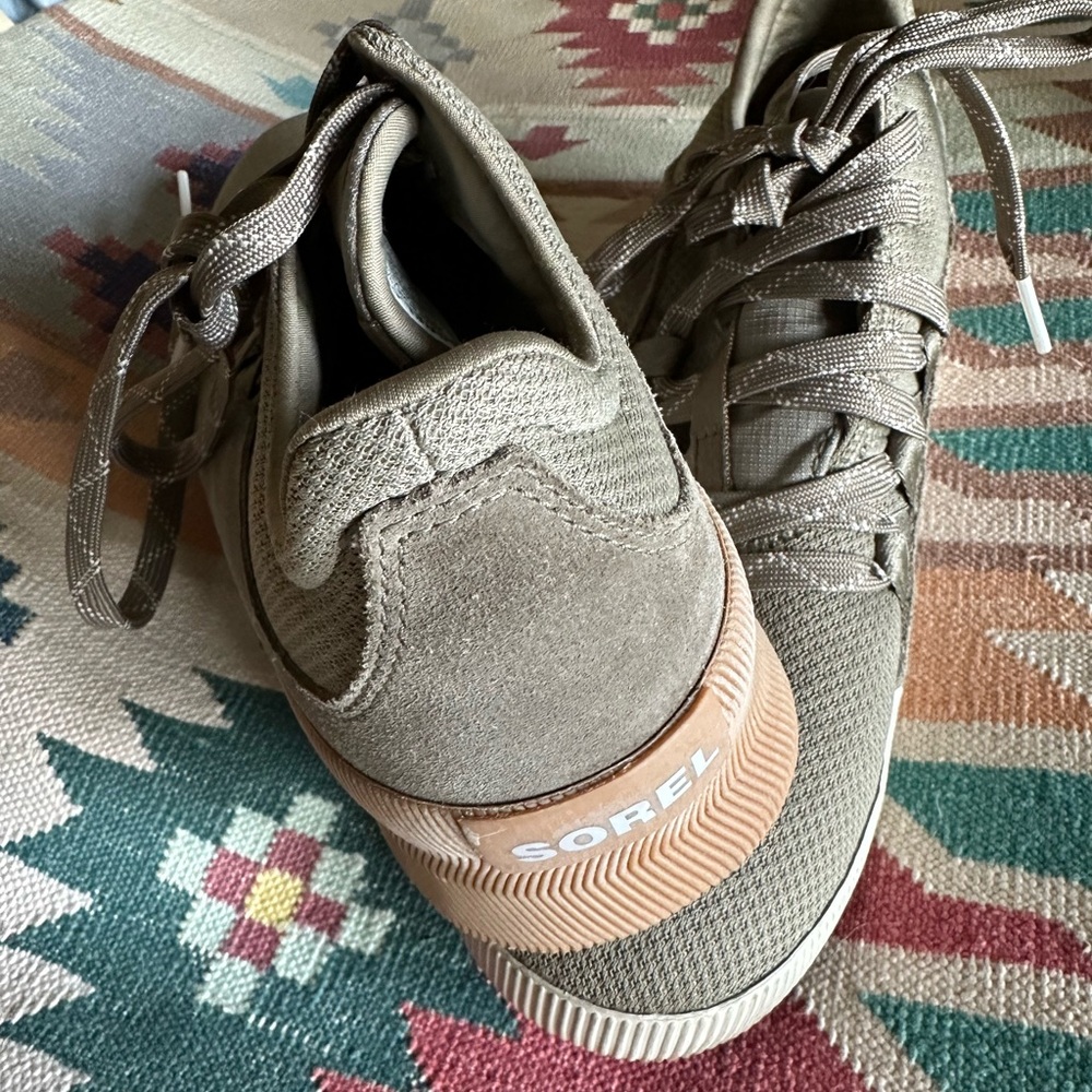 EUC, like new! Sorel women’s waterproof sneakers, size 9, Sage green - Picture 4 of 9